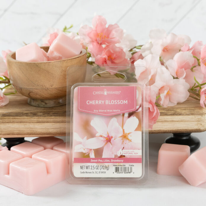 CHERRY BLOSSOM FRAGRANCE: Elegant blend of cherry blossoms and white cashmere. TOP NOTES: Strawberry, Kiwi, Peach, Cherry, Pineapple, Watermelon MID NOTES: Cherry Blossom, Lilies, Sweet Pea, Lilly of the Valley BASE NOTES: Fresh Musk