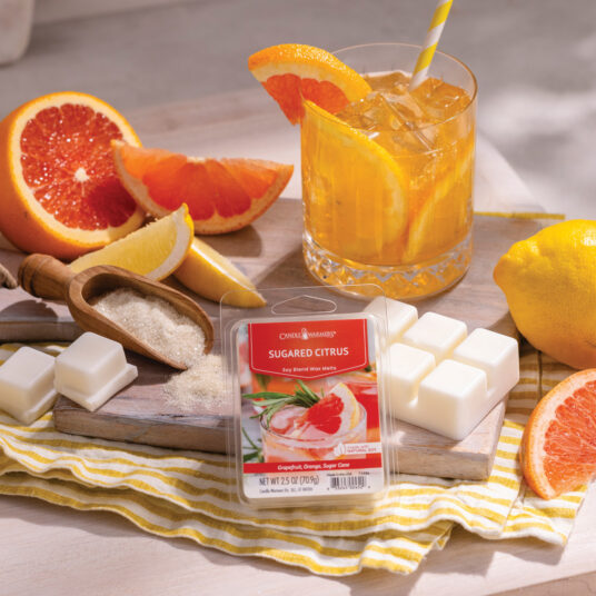 SUGARED CITRUS FRAGRANCE: Fresh citrus, tropical fruit, and pure sugar cane. TOP NOTES: Citrus, Strawberries, Orange, Tangerine MID NOTES: Plum, Black Currant, White Violet, Raspberry BASE NOTES: Vanilla, Soft Sandalwood