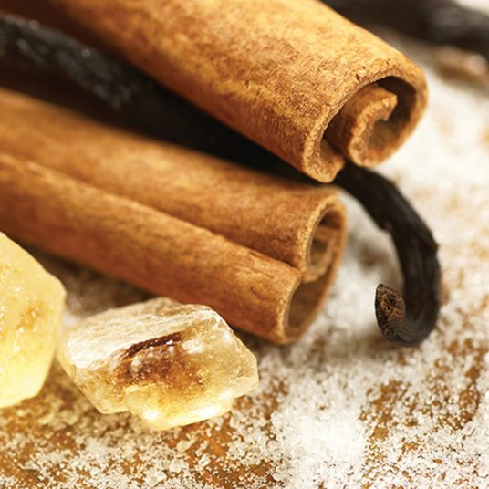 VANILLA CINNAMON FRAGRANCE: Pure vanilla bean, sweet cinnamon, and a touch of sugar. TOP NOTE: Buttery Caramel MID NOTE: Cinnamon Sugar BASE NOTE: Vanilla Cake
Melts are made of soy wax, which is both biodegradable and sustainably sourced. Each 2.5 oz melt wax has a melt time of 30 hours.