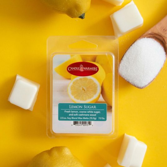 LEMON SUGAR FRAGRANCE: Fresh lemon, coarse white sugar, and soft cashmere wood. TOP NOTES: Lemon, Lime, Orange MID NOTES: Rose, Jasmine BASE NOTES: Amber, Heliotrope, Vanilla Bean