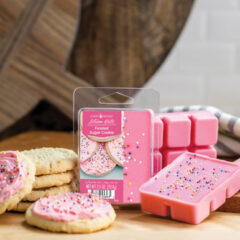 Frosted Sugar Cookie Artisan Wax Melts by Candle Warmers Etc. Fresh-baked cookies frosted in creamy vanilla icing.
