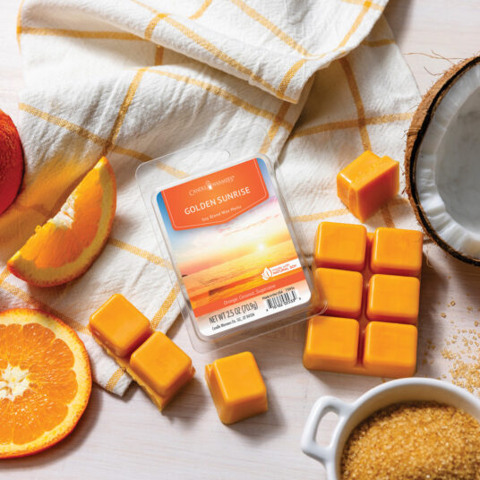 Golden Sunrise captures the essence of a bright sunrise with beautiful notes of sun-kissed orange, juicy mandarin, and fresh-picked tangerine. Hints of pink grapefruit nectar sweetened with sugared wild berries will fill your home with an invigorating sunny fragrance that is sure to wake you up! TOP NOTES: Citrus, Orange MID NOTES: Fruit, Coconut BASE NOTES: Musk, Sugar