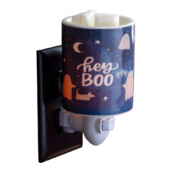 We formulated this warmer with the magic of Halloween. Watch as the colors transform from black to blue and reveal adorable ghosts! Yes, that's right, this warmer is color changing! How spook-tacular! Designed to enchant your home during the Halloween season, this