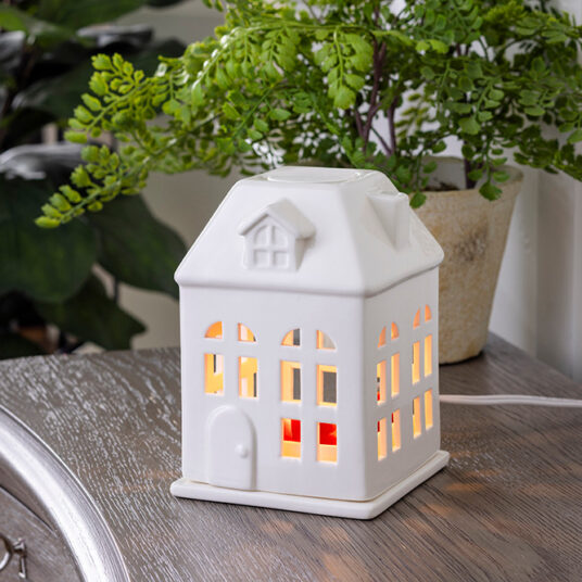 Fill your home with your favorite aromas and a touch of old fashioned charm. You will be delighted by the soft, welcoming glow that illuminates from the windows of this adorable porcelian house, as wax melts of your choice are warmed from the inside. This Illumination Canopy Fragrance Warmer will fit right in with farmhouse, country, and rustic decor styles.
