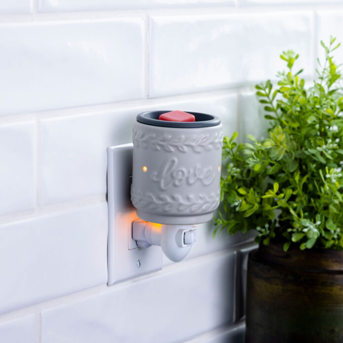 Romantic Scents for February: Transform Your Space with Love-Themed Wax Melts