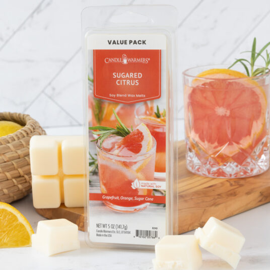 SUGARED CITRUS FRAGRANCE: Fresh citrus, tropical fruit, and pure sugar cane. TOP NOTES: Citrus, Strawberries, Orange, Tangerine MID NOTES: Plum, Black Currant, White Violet, Raspberry BASE NOTES: Vanilla, Soft Sandalwood