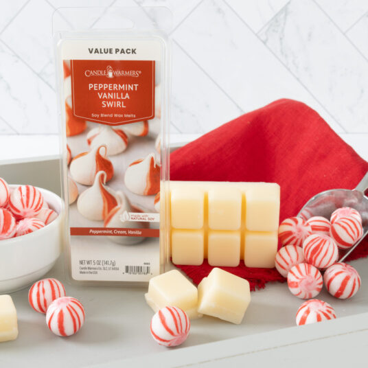 PEPPERMINT VANILLA SWIRL FRAGRANCE: Sweet peppermint intertwined with creamy, warm vanilla. TOP NOTES: Mint, Citrus MID NOTES: Berry, Peppermint BASE NOTES: Vanilla, White Musk