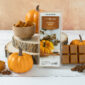 PUMPKIN SPICE FRAGRANCE: Fresh pumpkin, sweet vanilla cream, cinnamon, clove, and ginger. TOP NOTES: Cinnamon Stick, Grated Clove, Dash of Nutmeg MID NOTES: Pumpkin Pure, Orange Peel BASE NOTES: Milky Vanilla, Maple Syrup