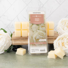WHITE PEONY FRAGRANCE: Fragrant peony with hints of jasmine, fig, and vanilla. TOP NOTES: Floral, Sweet MID NOTES:Peony, Berry BASE NOTES: Musk, Vanilla