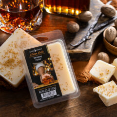 Whiskey Parlor blends rich, warm notes for a refined experience. Smooth vanilla and deep bourbon set the tone, while spicy nutmeg, sweet vanilla bean, and roasted chestnut create a cozy, inviting scent—perfect for those who enjoy the timeless charm of a classic lounge. TOP NOTES: Sweet Cream MID NOTES: Walnut, Bourbon, Vanilla Bean BASE NOTES: Vanilla, Spice