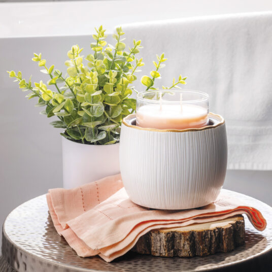 Elevate your home with the Golden Ridges Crock Candle Warmer, featuring an ivory stoneware body accented by a refined gold ridged rim for timeless style.
