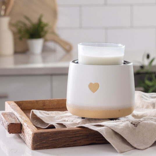 Add handcrafted charm with the I ❤ U Crock Warmer. This crock is covered in a matte white glaze with a heart-shaped detail that reveals natural speckled clay for a tactile, cozy feel.