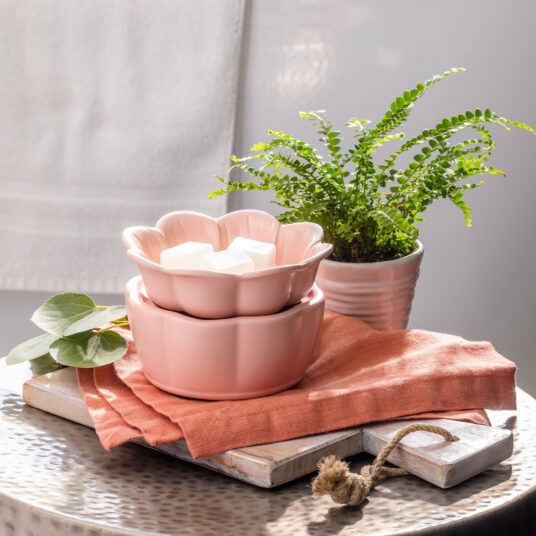 The Petal 2-in-1 Fragrance Warmer features a dish with delicate pink ceramic petals atop a matching pink warming base.