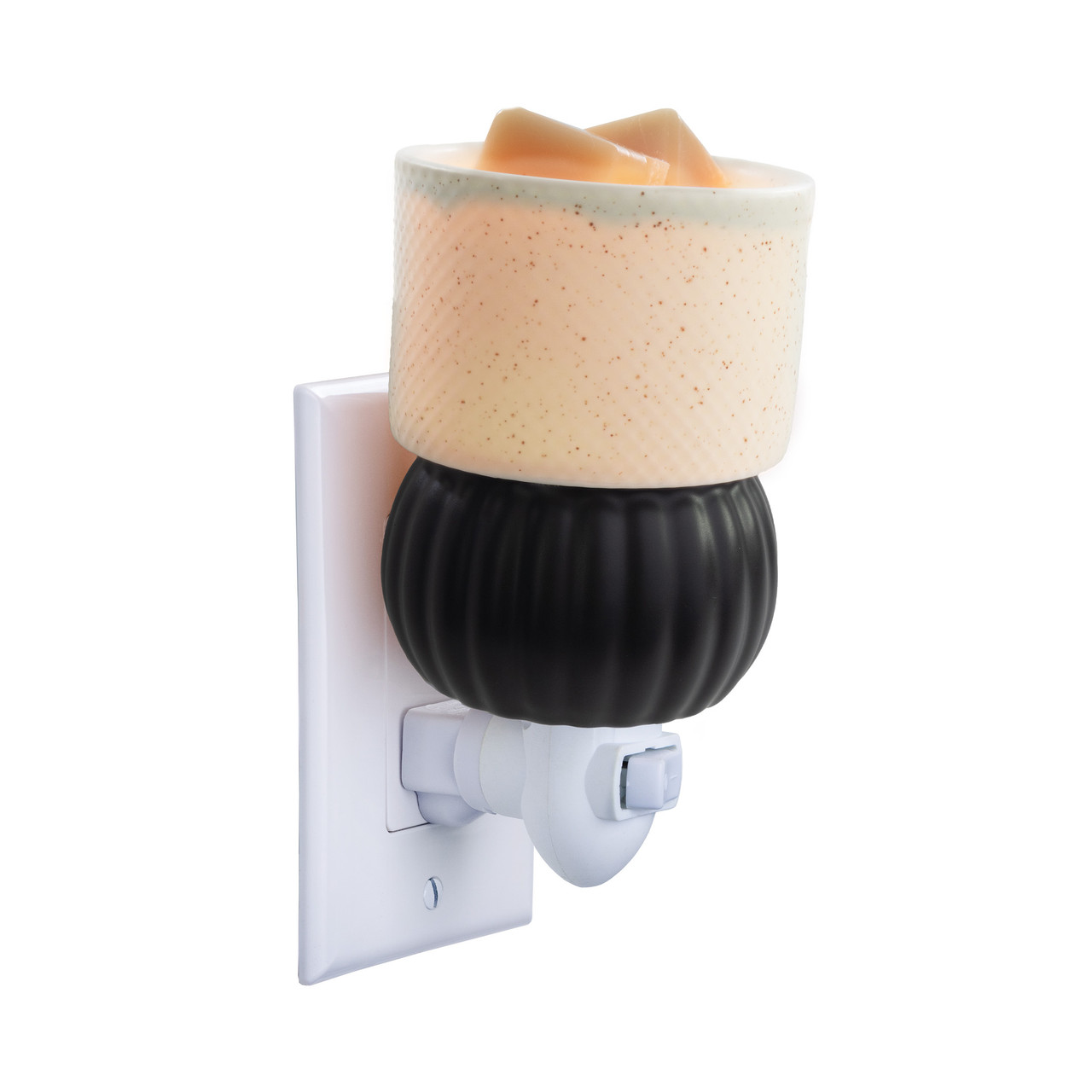 Add modern sophistication with the Luxe Lamp Pluggable Warmer, featuring bold contrast in matte black and textured white ceramic.