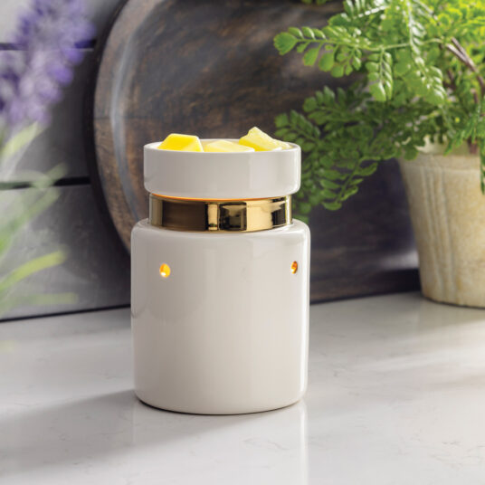 Add a touch of modern glam to your space with the White & Gold Illumination Fragrance Warmer. This sleek ceramic design features a glossy white finish accented by a reflective gold band—perfect for creating a sophisticated statement.