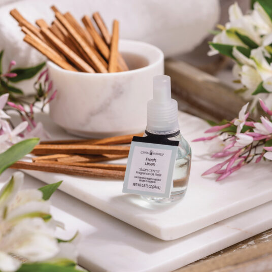 Fresh Linen WallScents™ 24mL Fragrance Oil captures the comforting scent of laundry just in from the line—airy and uplifting.