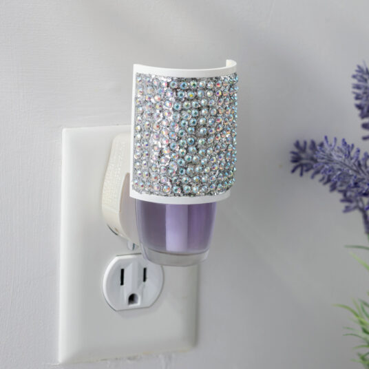 Covered in dazzling glittery accents, the Sparkle WallScents™ Warmer adds instant twinkle and shine to any room.