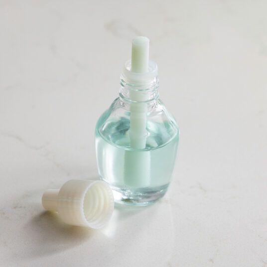 How to use  Ocean Tide WallScents™ Fragrance Oil 
STEP 1: Remove plastic lid